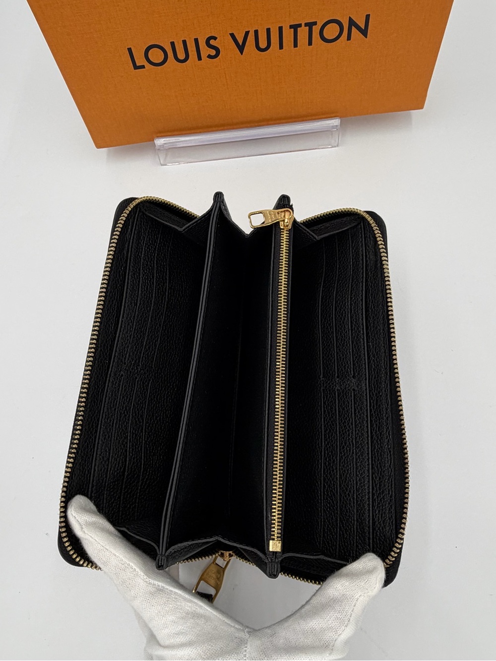 Louis Vuitton Black & Cream Monogram Zip-Around Wallet - Picture 5 of 13